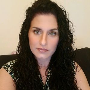 Meet your Posher, Anissa